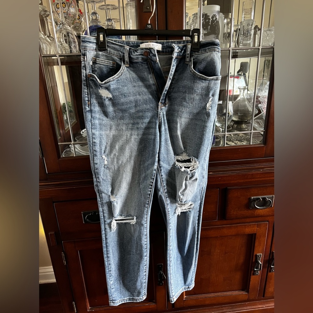 Judy, blue size 11, like new distressed, jeans, straight leg
